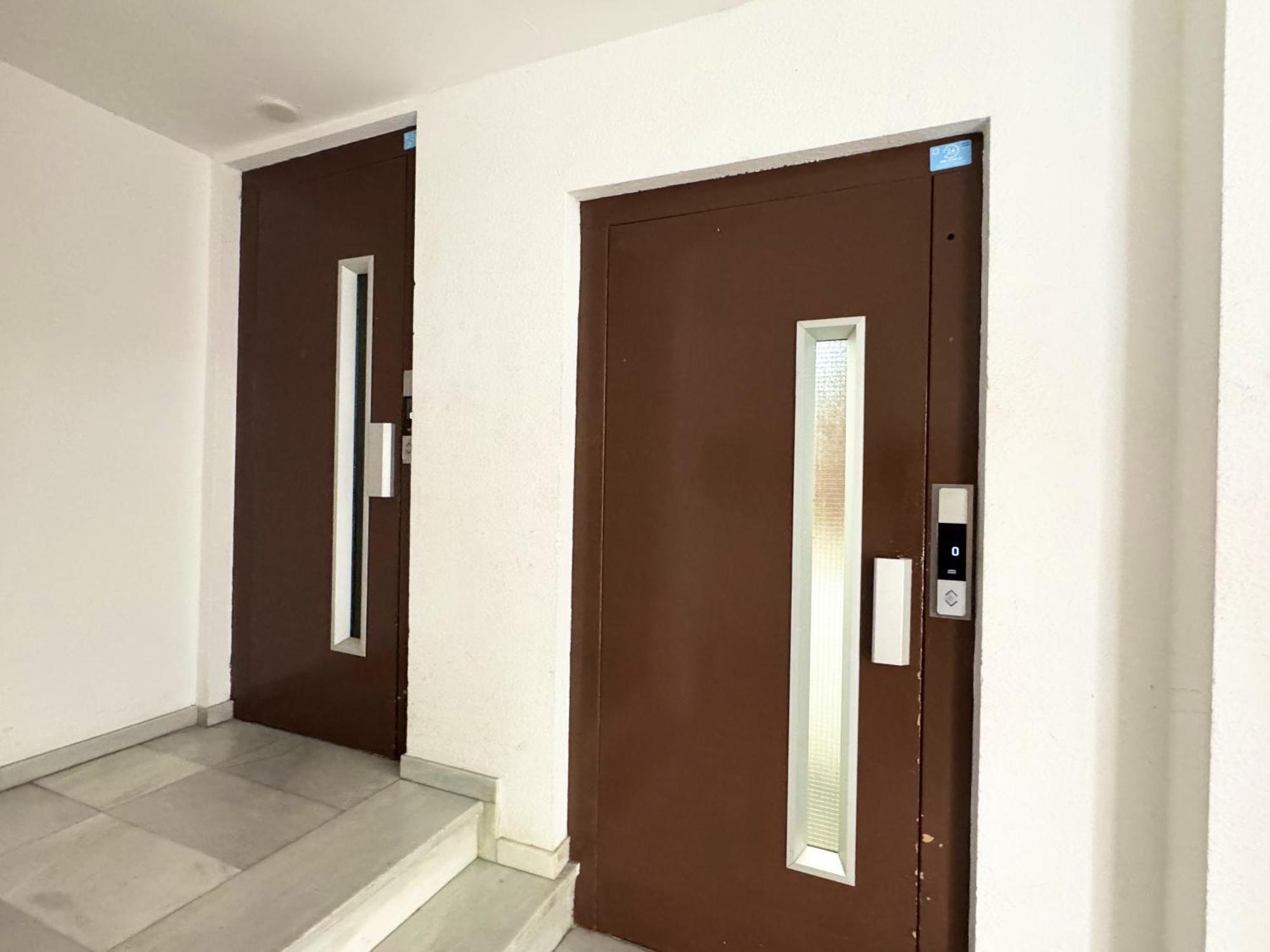 Apartsalou Penedes Luaran gambar